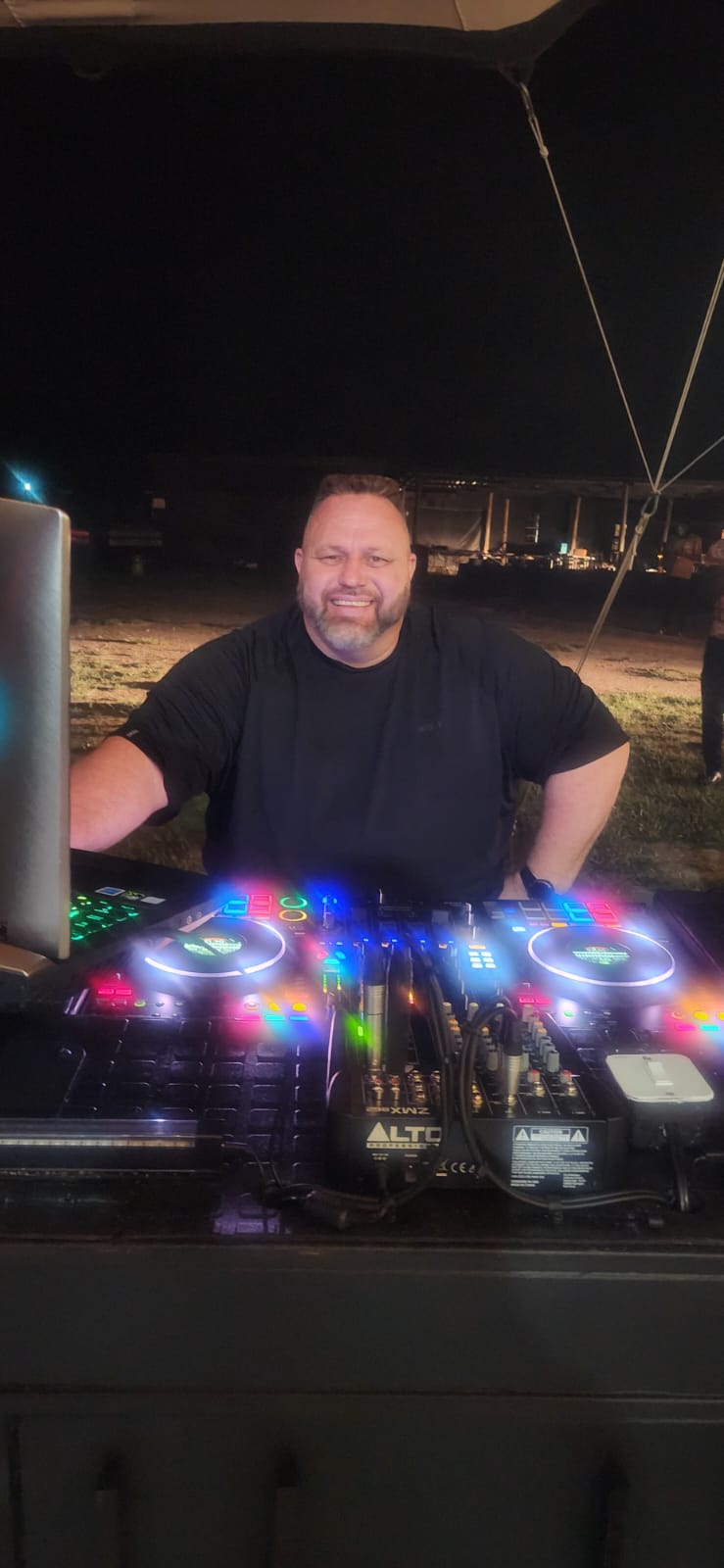 Dewald Botes DJing at night